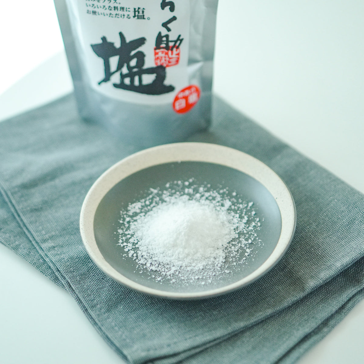 ろく助本舗 ろく助塩 白塩（中あら塩）
